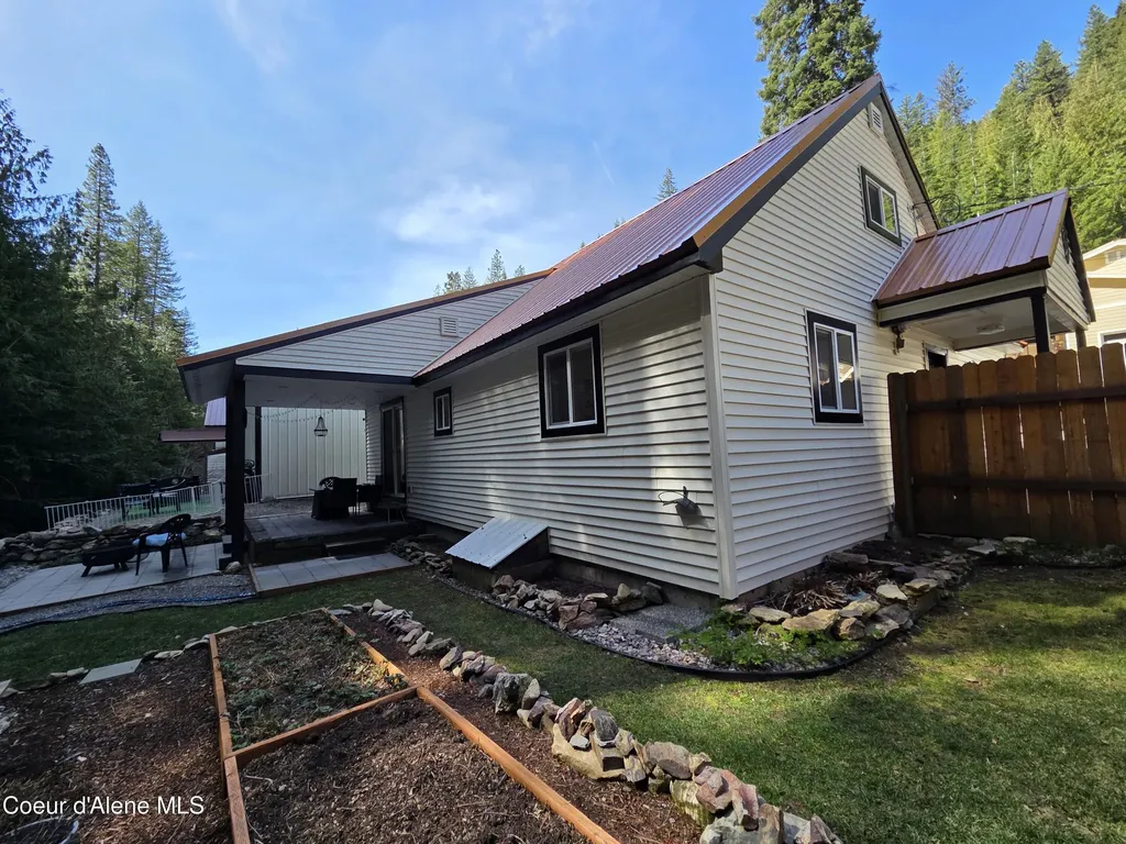 446 2nd Street Mullan ID 83846