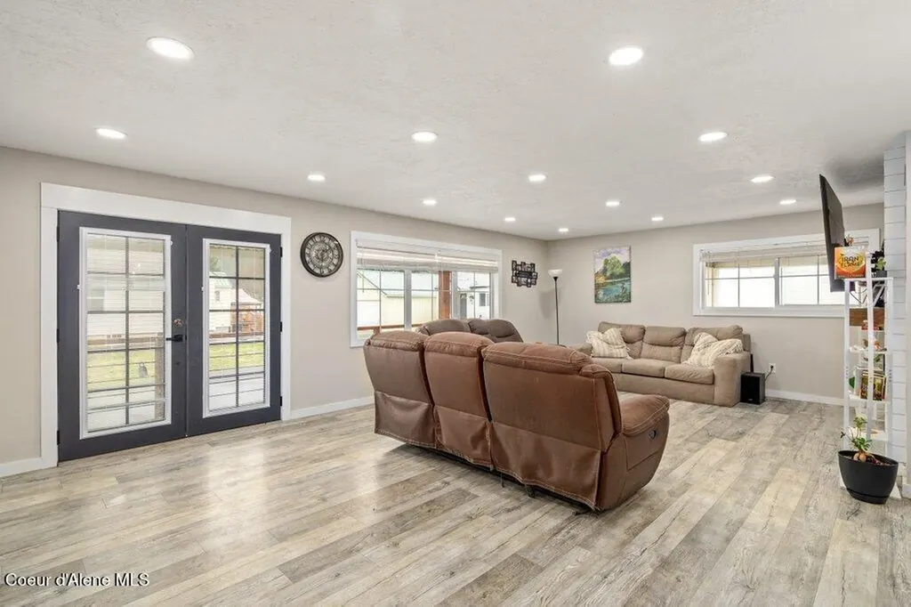 807 E Garden Avenue Osburn ID 83849