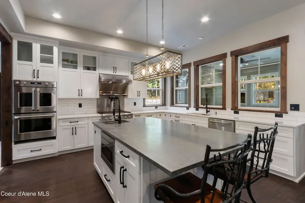 399 Forest Knolls Drive Sandpoint ID 83864