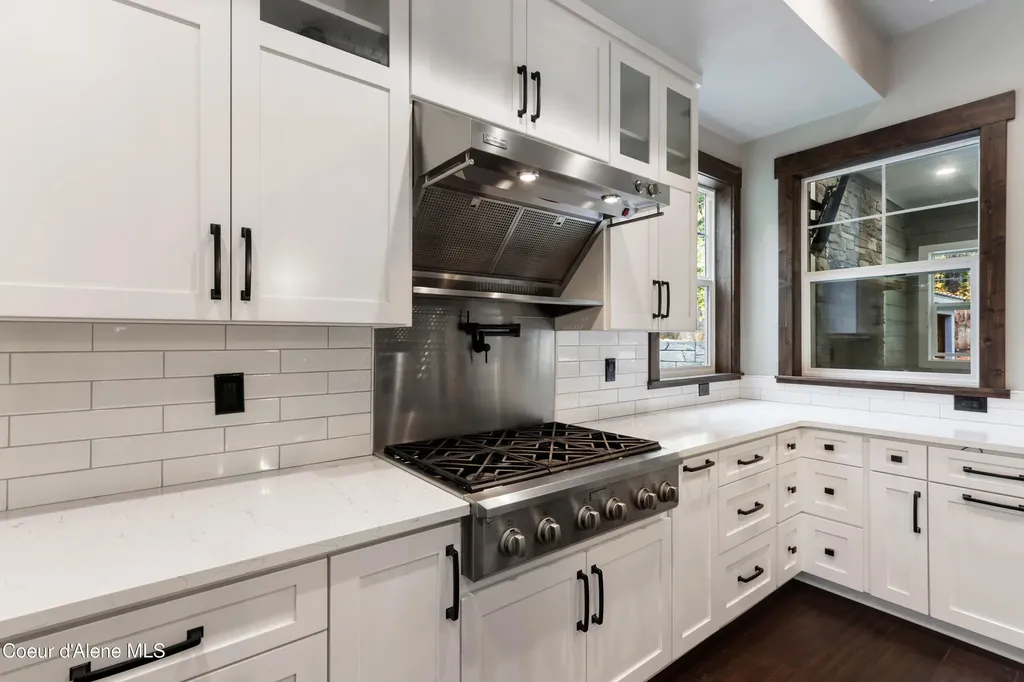 399 Forest Knolls Drive Sandpoint ID 83864