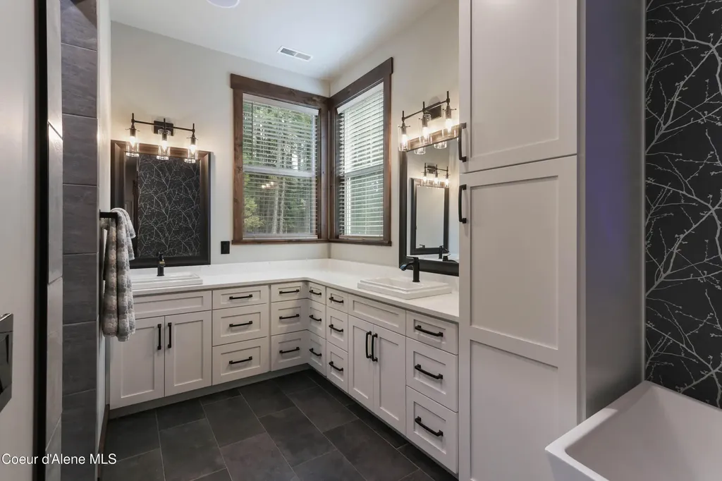 399 Forest Knolls Drive Sandpoint ID 83864