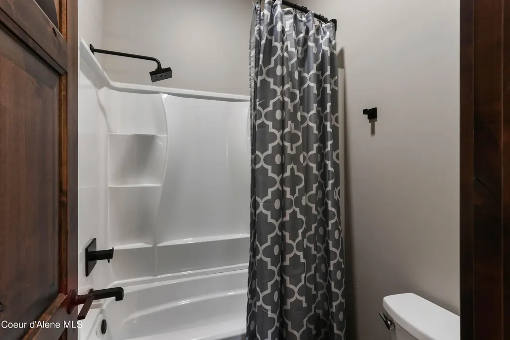 399 Forest Knolls Drive Sandpoint ID 83864