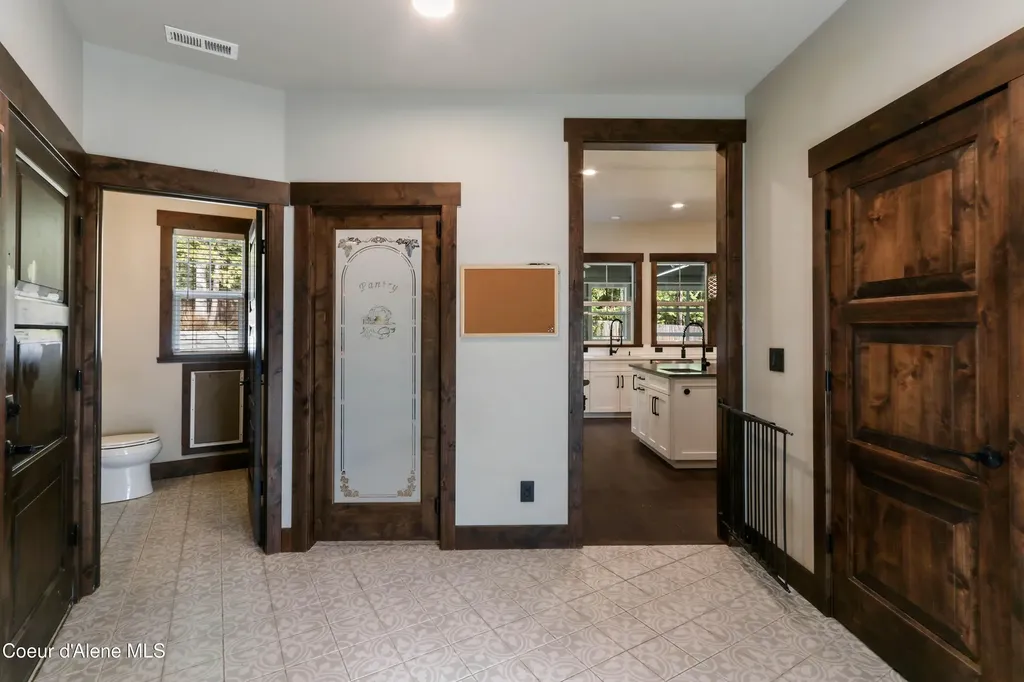 399 Forest Knolls Drive Sandpoint ID 83864