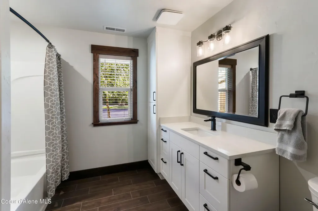 399 Forest Knolls Drive Sandpoint ID 83864