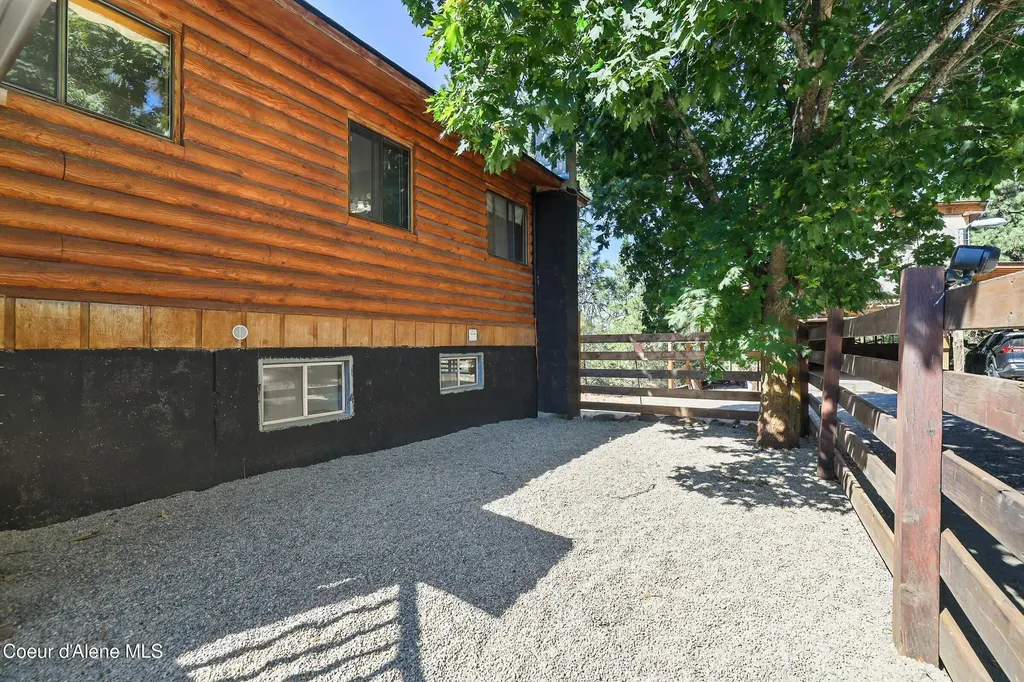 15987 W Chantilly Lane Post Falls ID 83854
