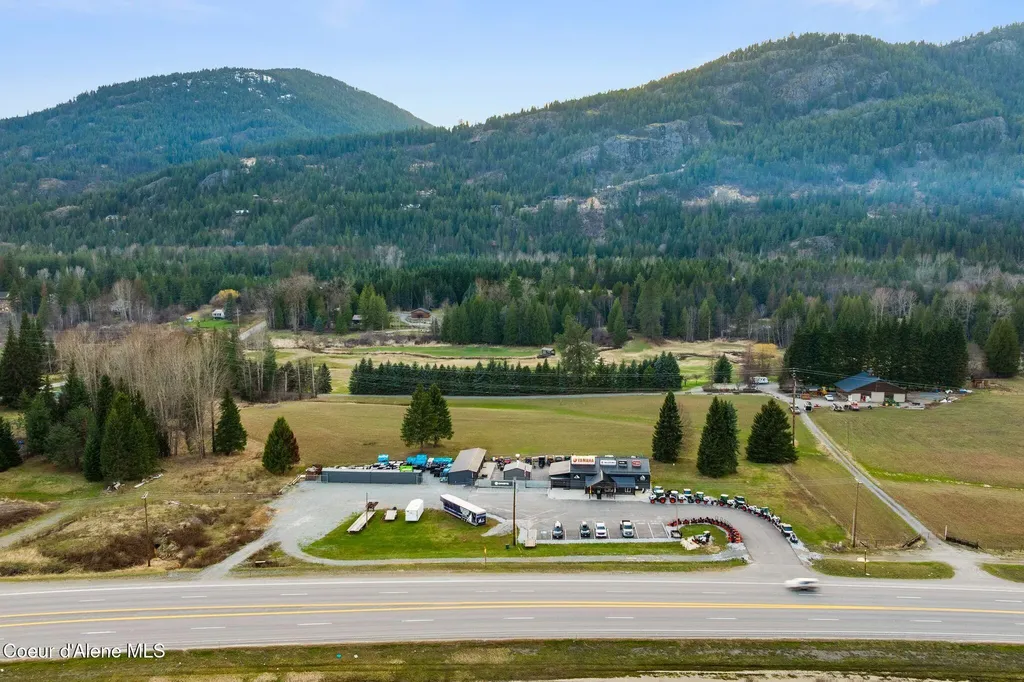 478544 Us-95 Sandpoint ID 83864