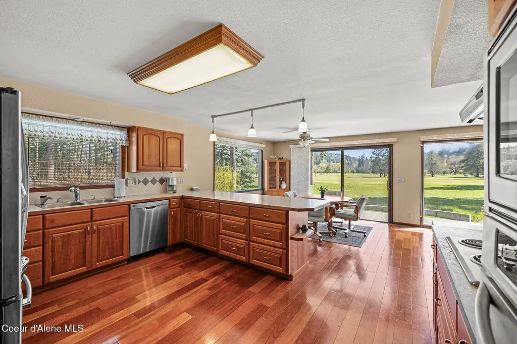 301 Woodland Drive Pinehurst ID 83850