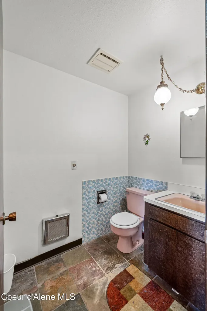 301 Woodland Drive Pinehurst ID 83850