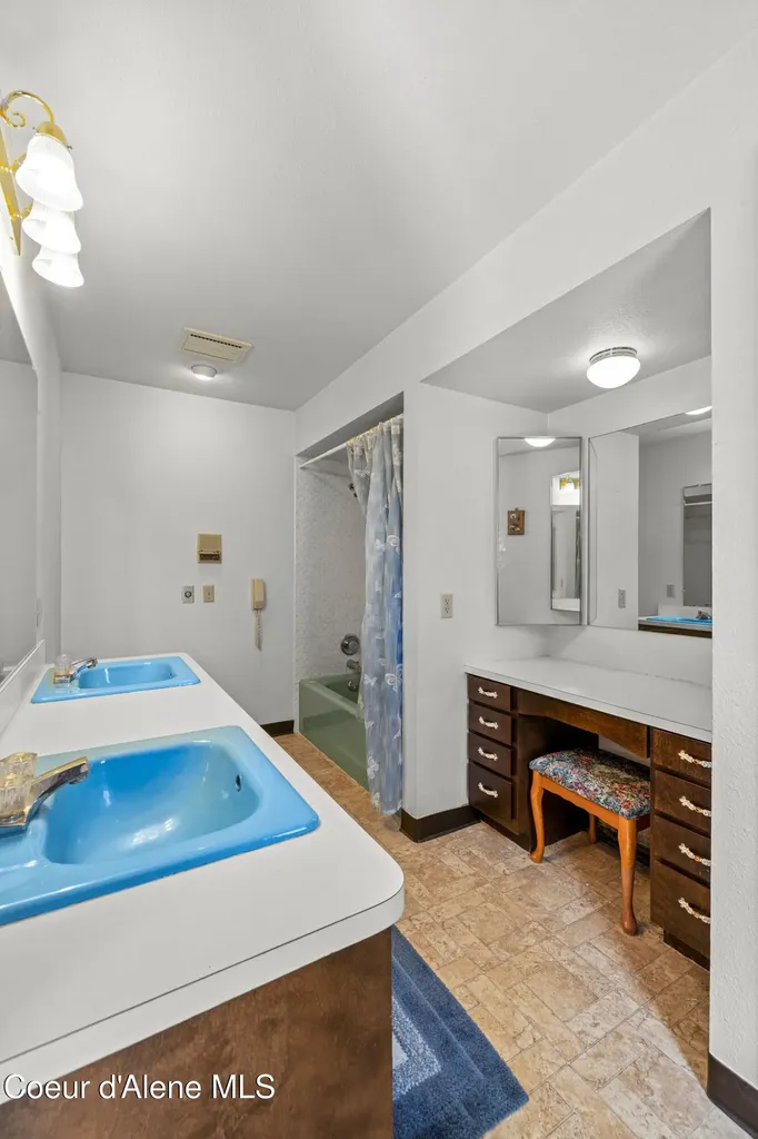 301 Woodland Drive Pinehurst ID 83850