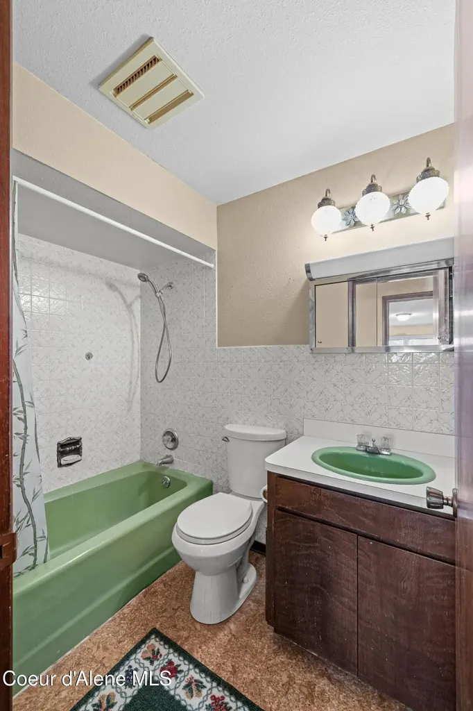 301 Woodland Drive Pinehurst ID 83850