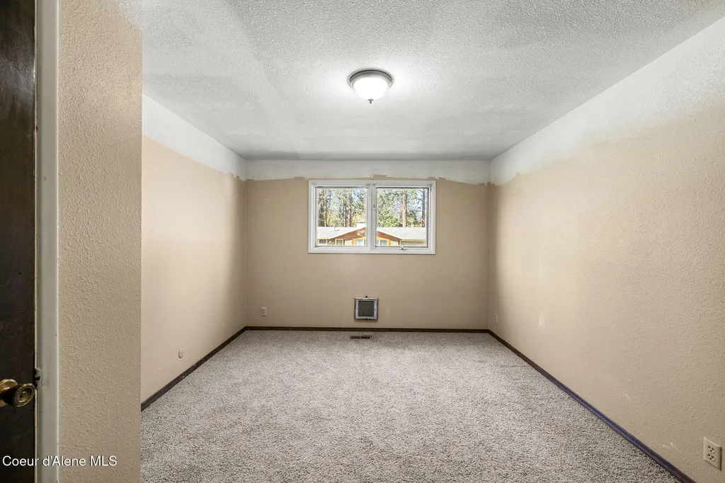 301 Woodland Drive Pinehurst ID 83850