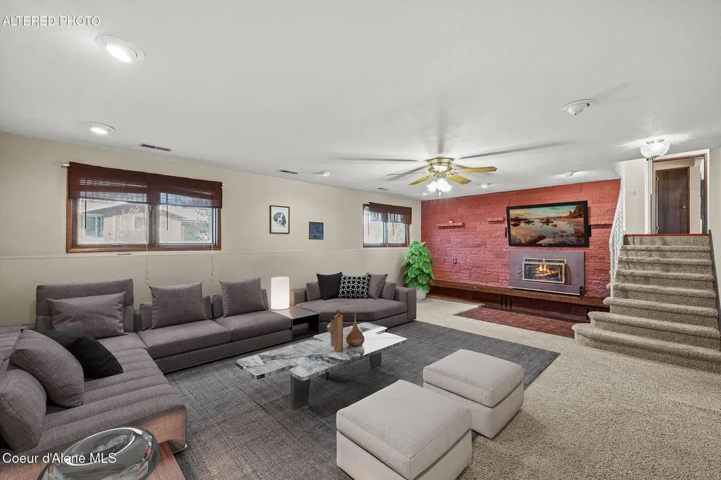 301 Woodland Drive Pinehurst ID 83850