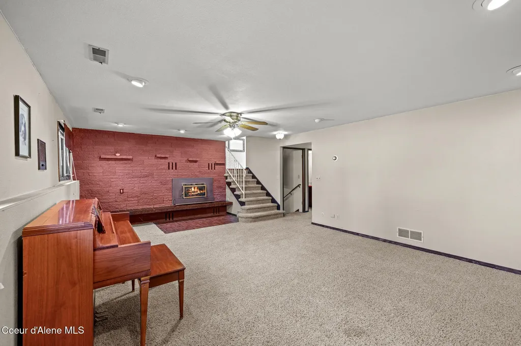 301 Woodland Drive Pinehurst ID 83850