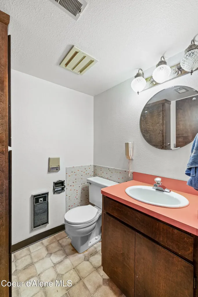 301 Woodland Drive Pinehurst ID 83850