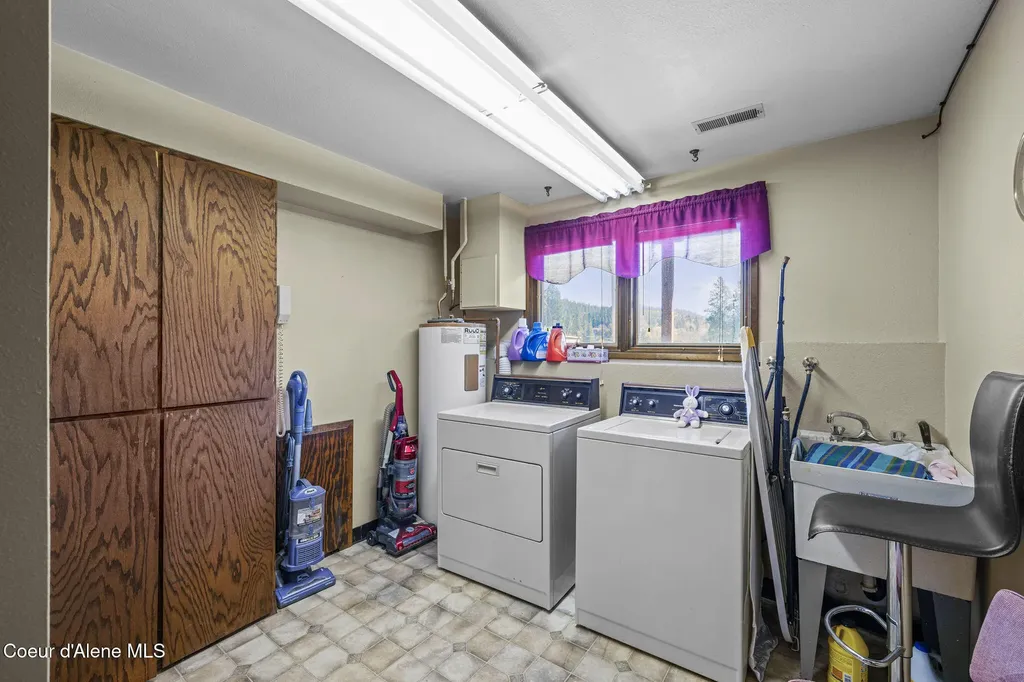 301 Woodland Drive Pinehurst ID 83850