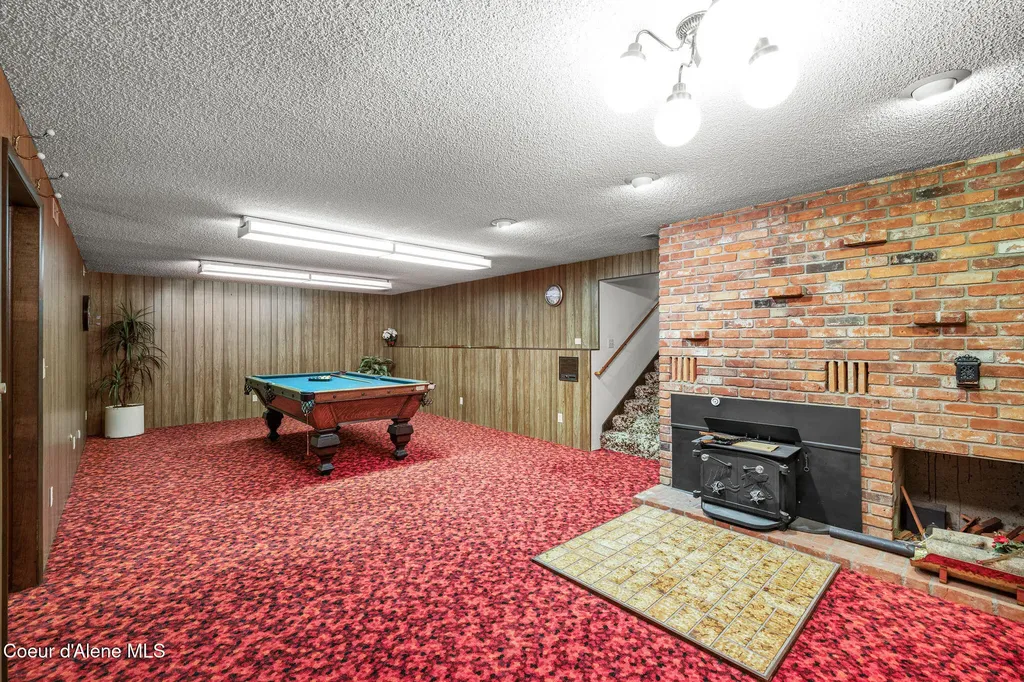 301 Woodland Drive Pinehurst ID 83850