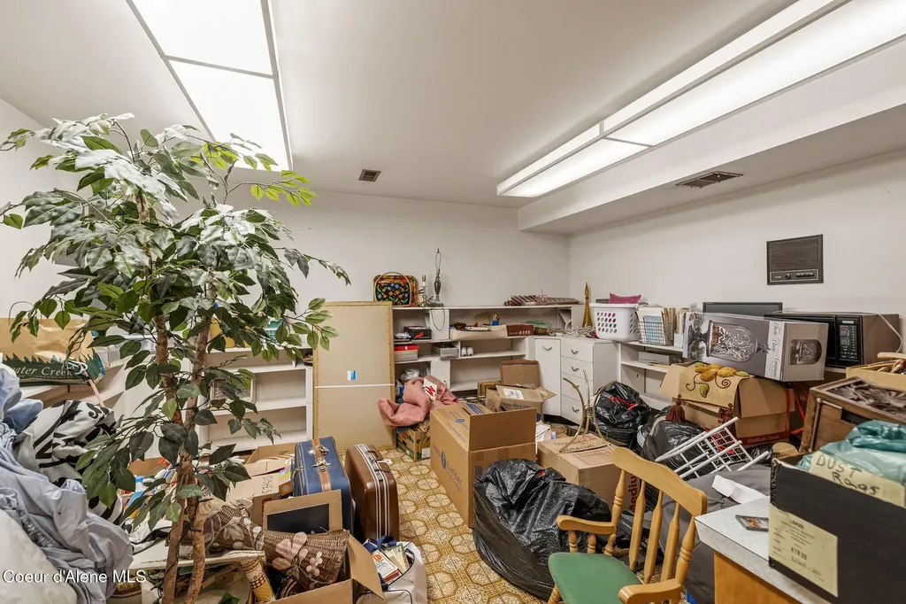 301 Woodland Drive Pinehurst ID 83850