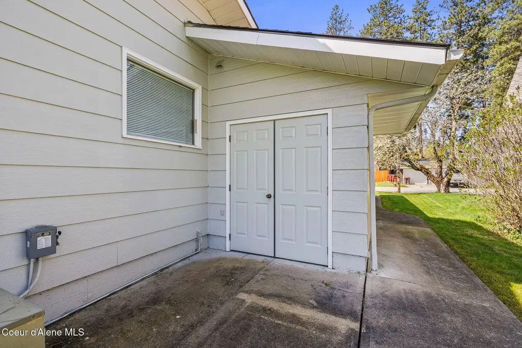 301 Woodland Drive Pinehurst ID 83850