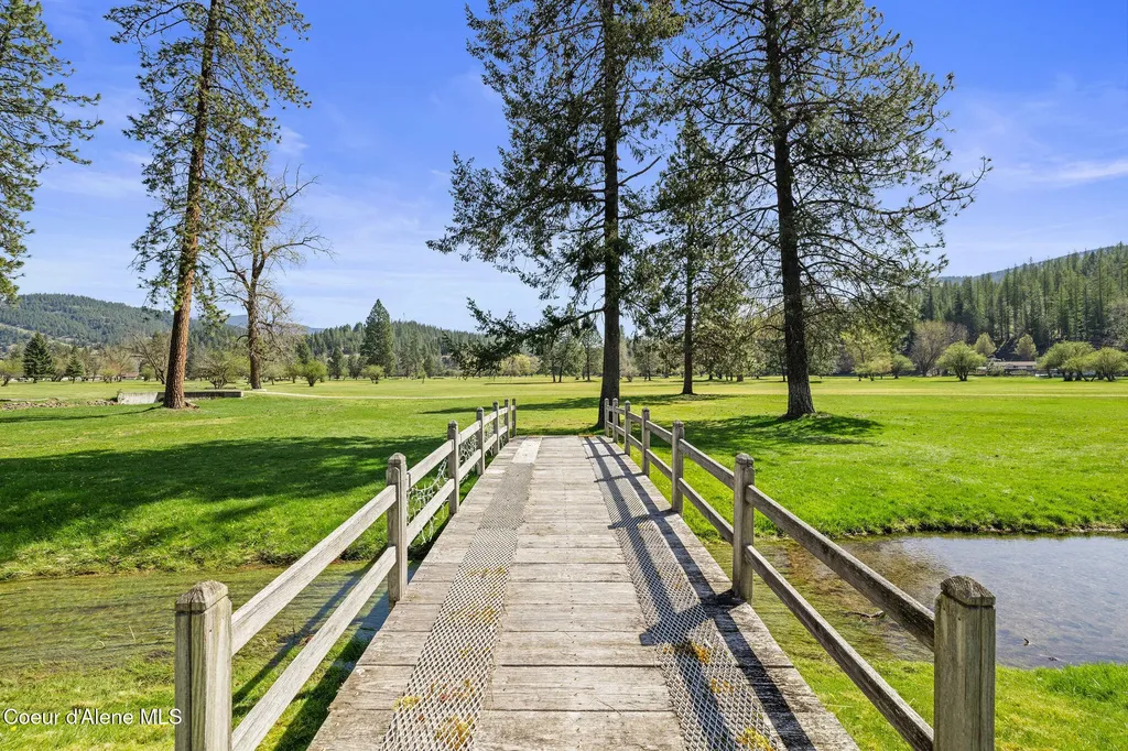 301 Woodland Drive Pinehurst ID 83850