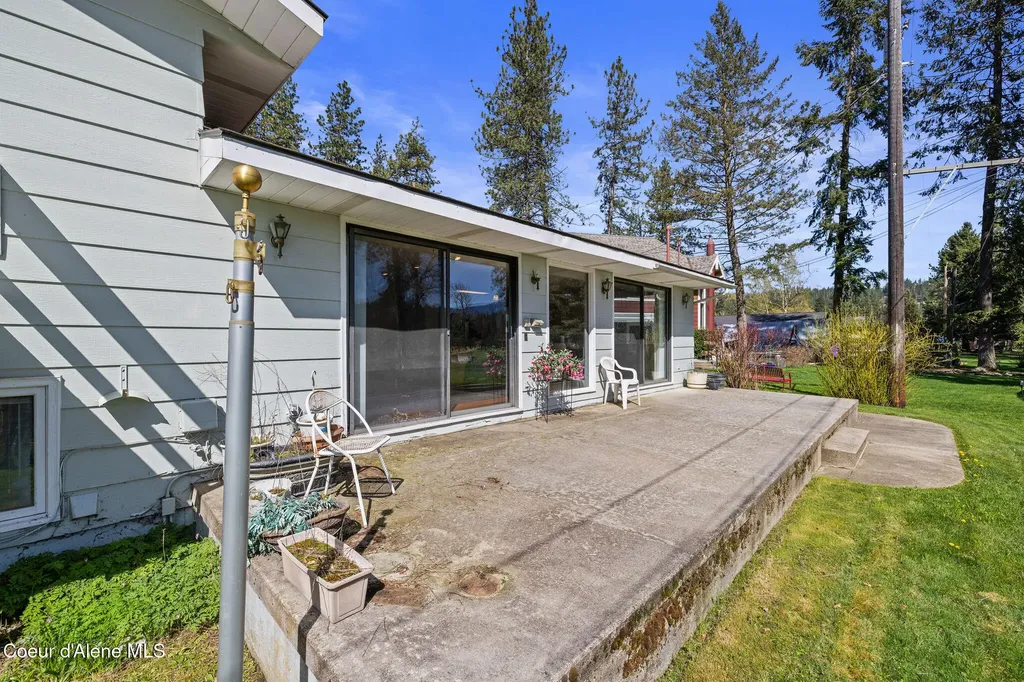 301 Woodland Drive Pinehurst ID 83850