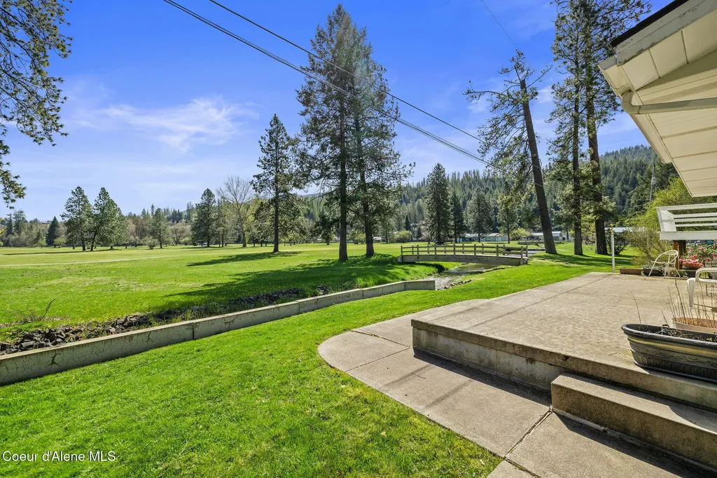301 Woodland Drive Pinehurst ID 83850