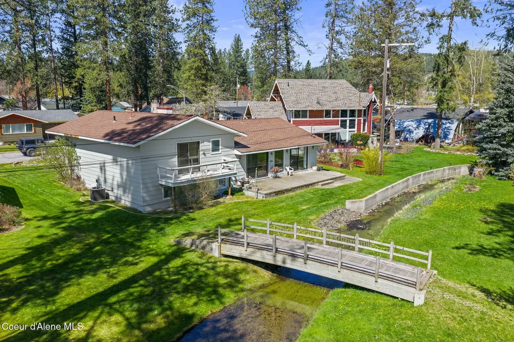 301 Woodland Drive Pinehurst ID 83850