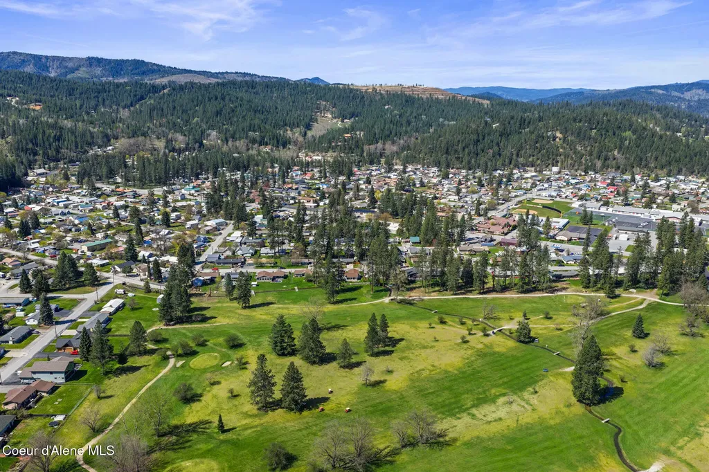 301 Woodland Drive Pinehurst ID 83850