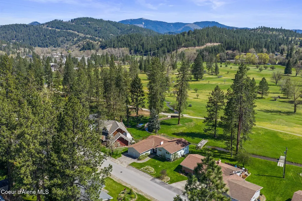 301 Woodland Drive Pinehurst ID 83850