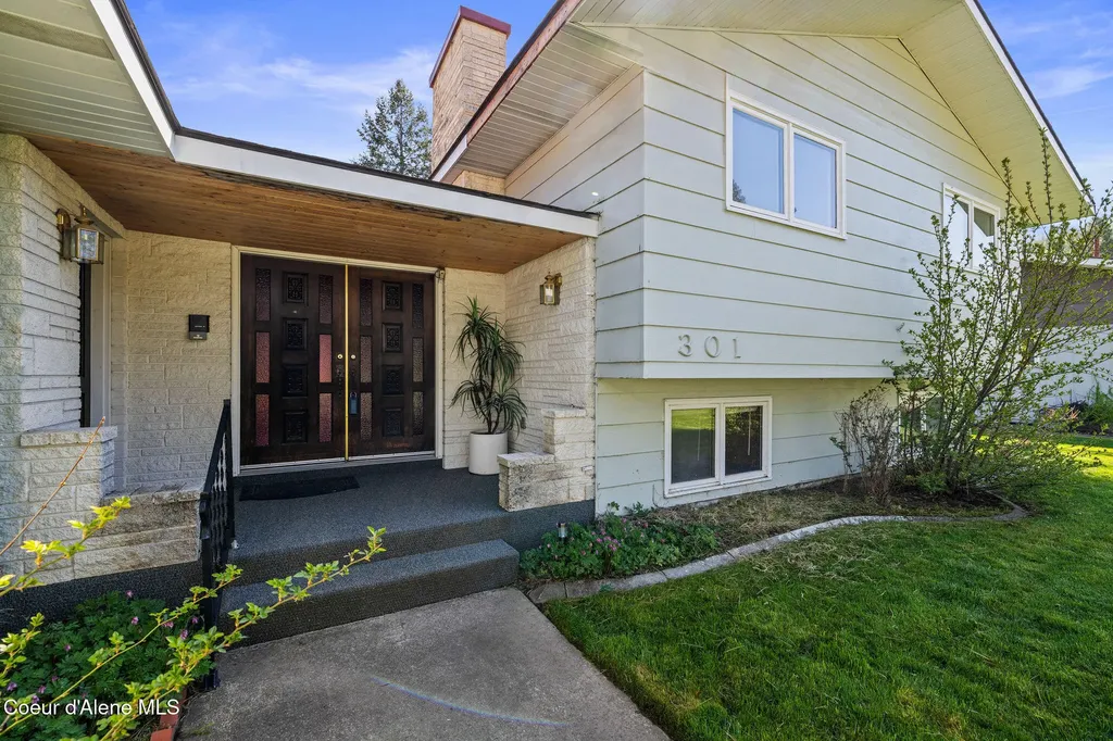 301 Woodland Drive Pinehurst ID 83850