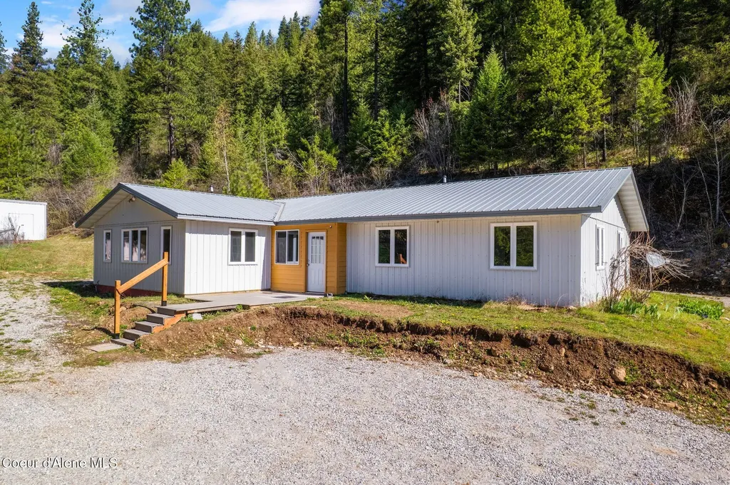 2899&2895 Upper Pack River Road Sandpoint ID 83864
