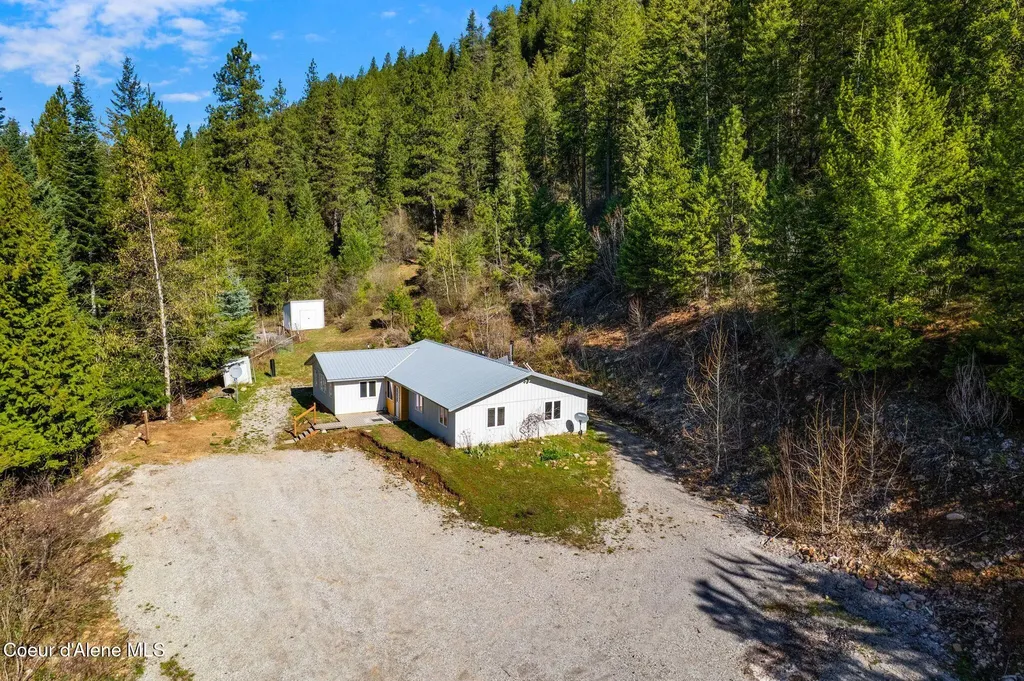 2899&2895 Upper Pack River Road Sandpoint ID 83864