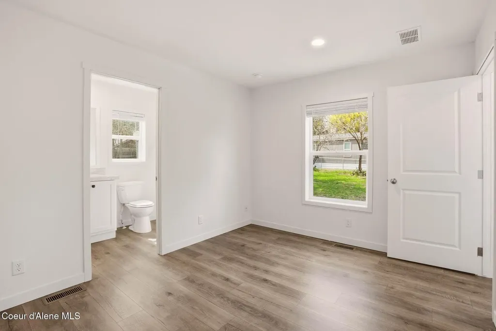 11776 N Hauser Lake Road Hauser ID 83854