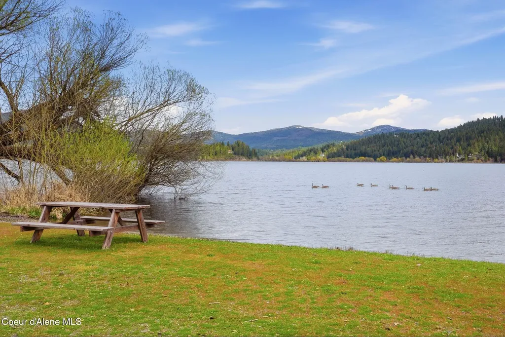 11776 N Hauser Lake Road Hauser ID 83854