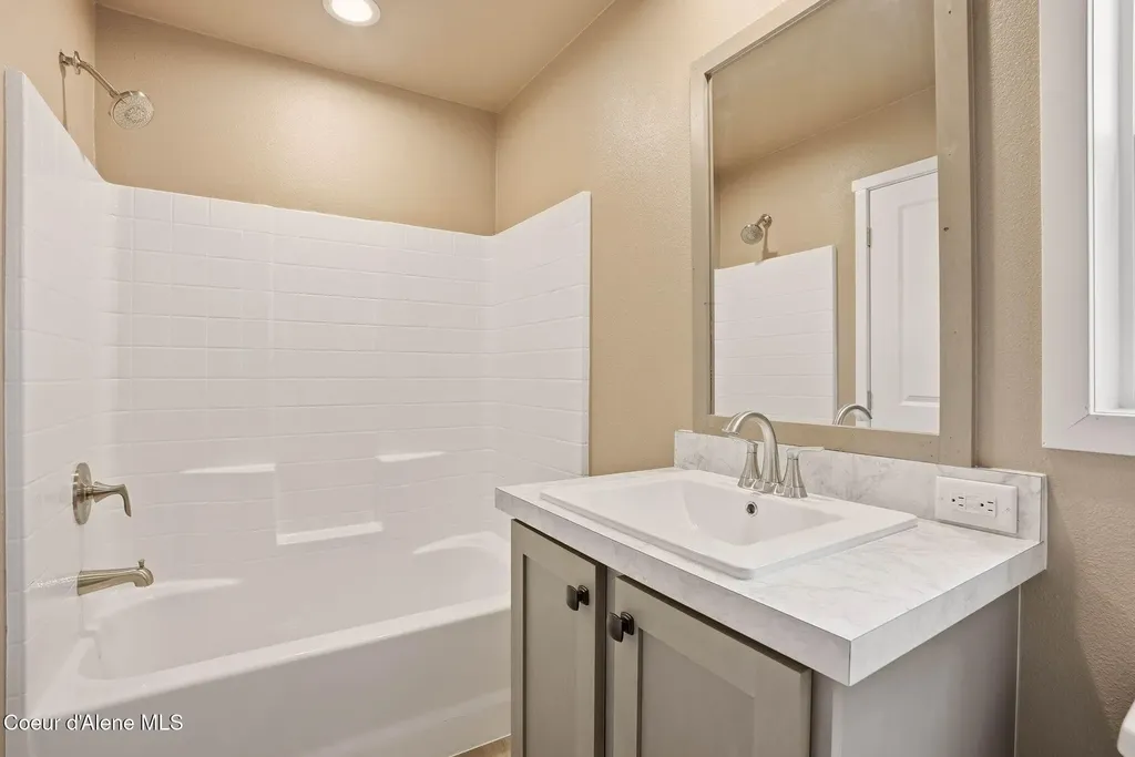 11776 N Hauser Lake Road Hauser ID 83854