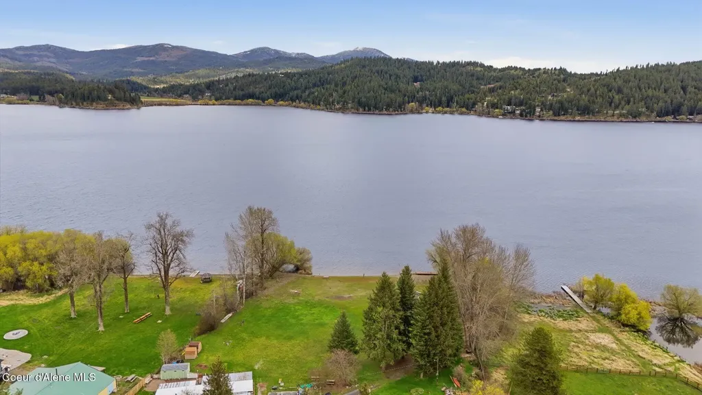 11776 N Hauser Lake Road Hauser ID 83854