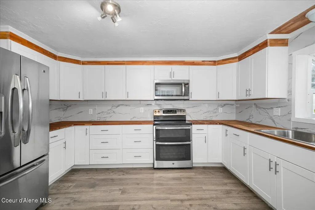 11102 N 4th Street Hauser ID 83854