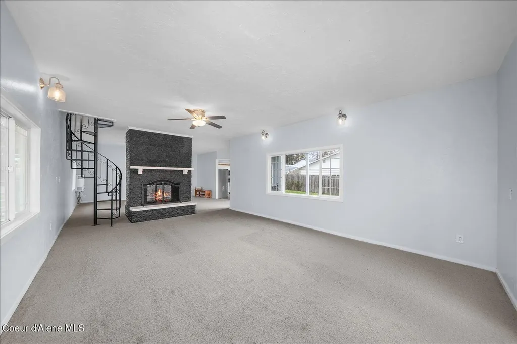 11102 N 4th Street Hauser ID 83854