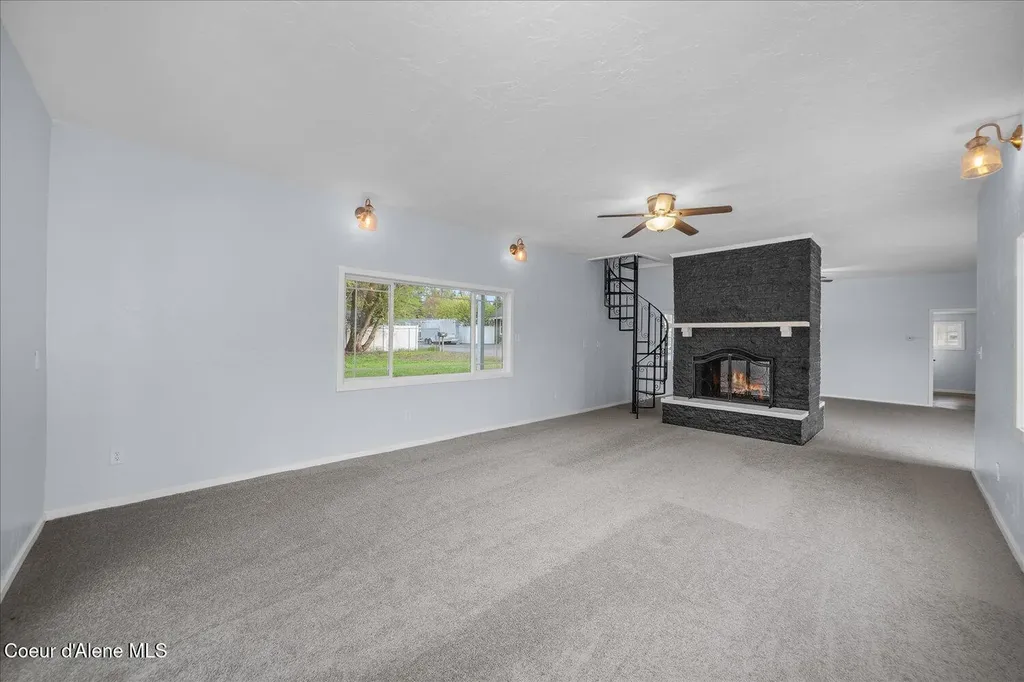 11102 N 4th Street Hauser ID 83854