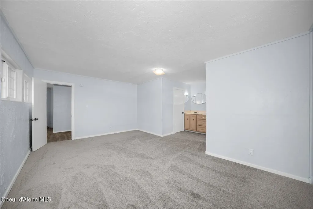 11102 N 4th Street Hauser ID 83854