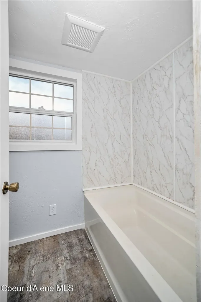 11102 N 4th Street Hauser ID 83854