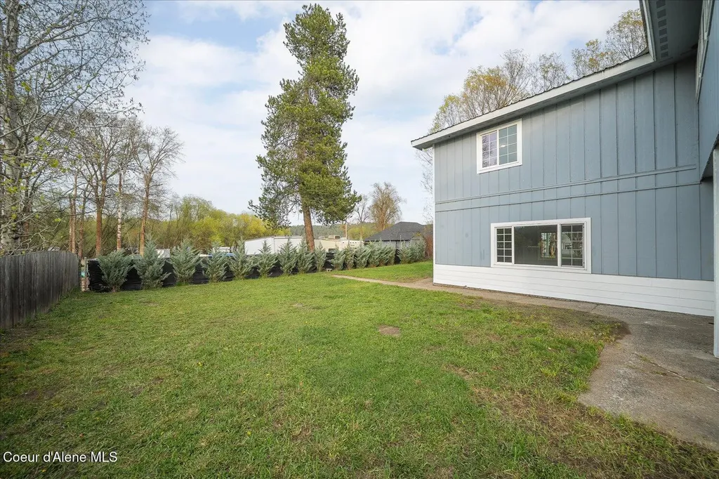 11102 N 4th Street Hauser ID 83854