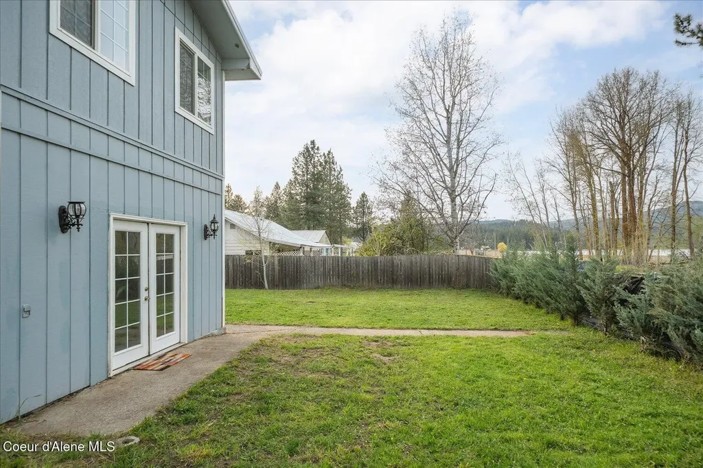 11102 N 4th Street Hauser ID 83854