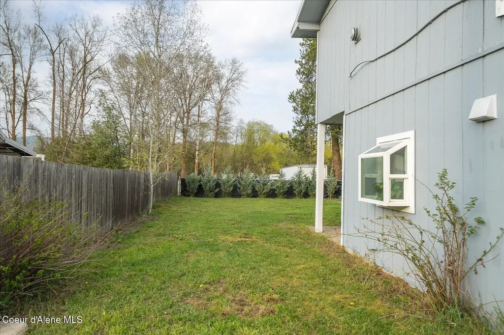 11102 N 4th Street Hauser ID 83854