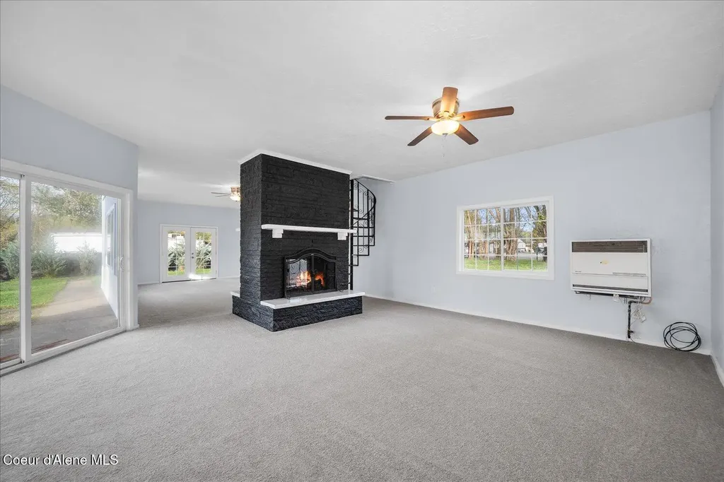 11102 N 4th Street Hauser ID 83854