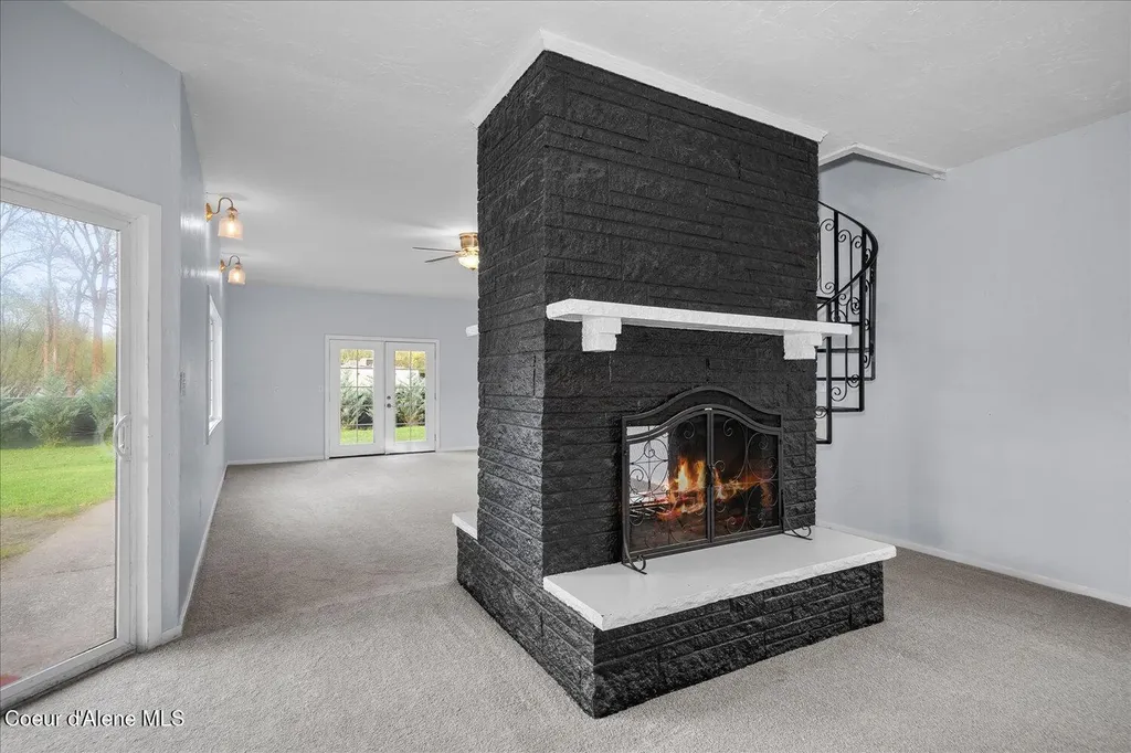 11102 N 4th Street Hauser ID 83854
