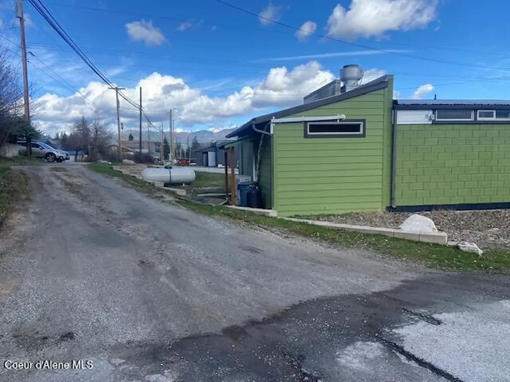 125 N Washington Avenue Newport WA 99156