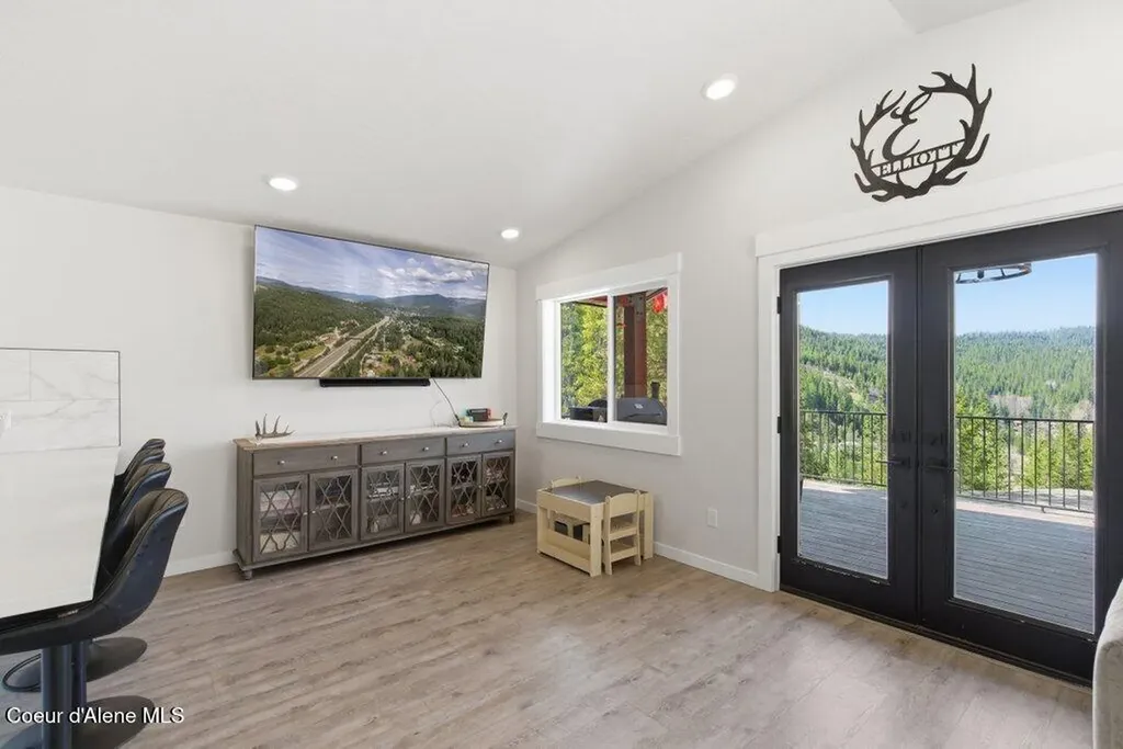 3835 Pinecreek Road Pinehurst ID 83850
