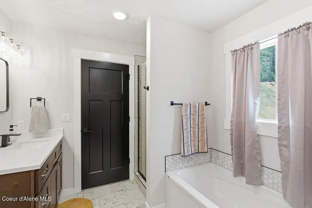 3835 Pinecreek Road Pinehurst ID 83850