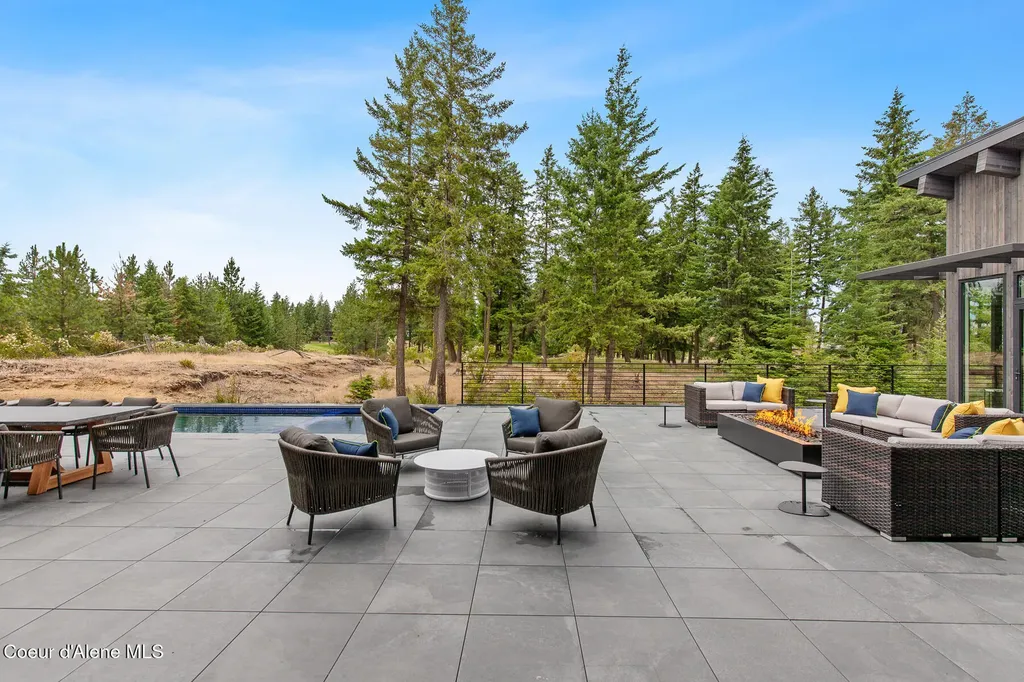 2833 E Lower Pasture Road Harrison ID 83833