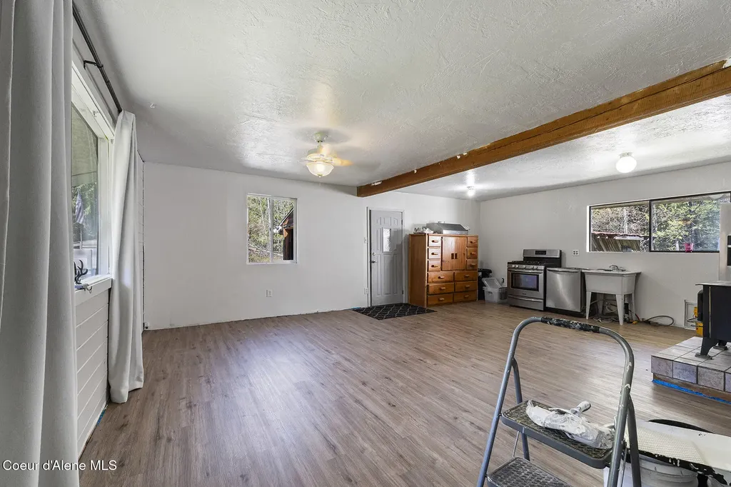 83 Cedar Grove Sandpoint ID 83864